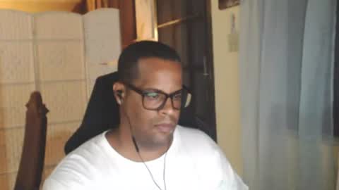 Snapshot of toni2814 chatting on July 30, 2:43 am Antonio online show from July 30, 2:43 am