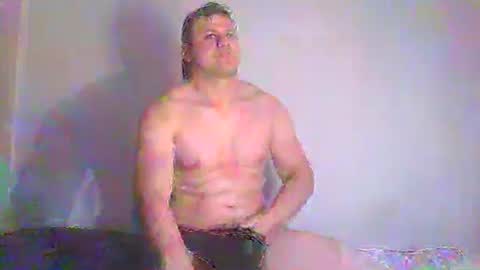Snapshot of tonny54880 chatting on January 6, 6:58 am tonny54880 online show from January 6, 6:58 am