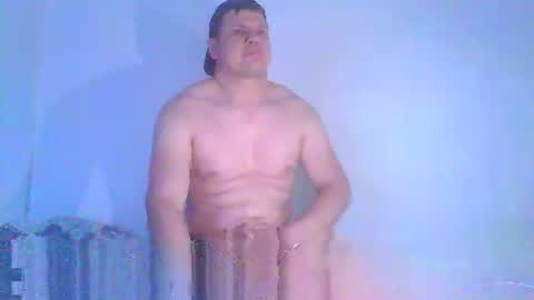 Snapshot of tonny54880 chatting on January 17, 7:19 am tonny54880 online show from January 17, 7:19 am