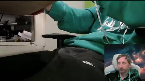 Snapshot of tontin69 chatting on April 6, 2:51 pm tontin69 online show from April 6, 2:51 pm