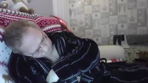 Snapshot of tony14712 chatting on December 6, 2:13 am tony14712 online show from December 6, 2:13 am