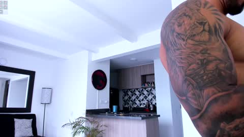 tony muscle1 online show from December 12, 8:32 pm