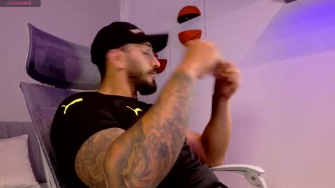 tony muscle1 online show from April 27, 7:01 pm
