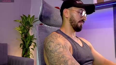Snapshot of tony_muscle1 chatting on June 6, 7:29 pm tony muscle1 online show from June 6, 7:29 pm