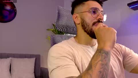 Snapshot of tony_muscle1 chatting on June 10, 7:02 pm tony muscle1 online show from June 10, 7:02 pm