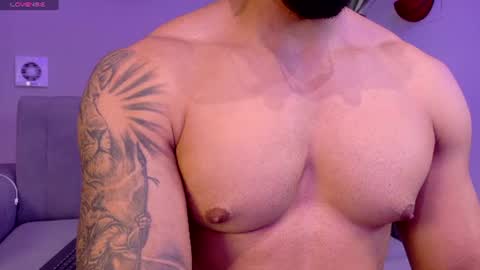 Snapshot of tony_muscle1 chatting on June 13, 11:13 pm tony muscle1 online show from June 13, 11:13 pm