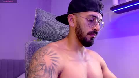 Snapshot of tony_muscle1 chatting on June 14, 11:12 am tony muscle1 online show from June 14, 11:12 am