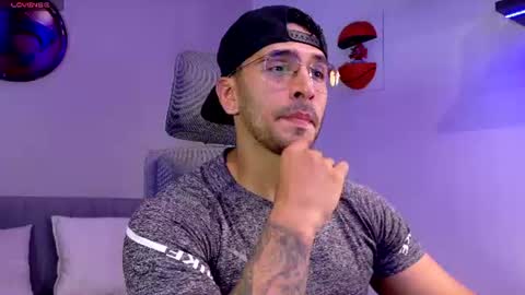 Snapshot of tony_muscle1 chatting on June 24, 7:02 pm tony muscle1 online show from June 24, 7:02 pm