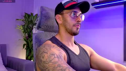 Snapshot of tony_muscle1 chatting on June 29, 7:14 pm tony muscle1 online show from June 29, 7:14 pm