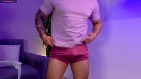 Snapshot of tony_muscle1 chatting on July 2, 8:04 pm tony muscle1 online show from July 2, 8:04 pm