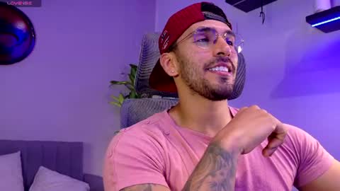 Snapshot of tony_muscle1 chatting on July 3, 7:31 pm tony muscle1 online show from July 3, 7:31 pm