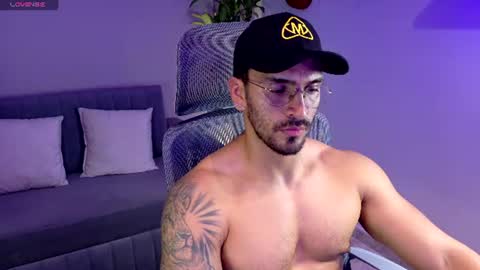 Snapshot of tony_muscle1 chatting on July 6, 7:05 pm tony muscle1 online show from July 6, 7:05 pm