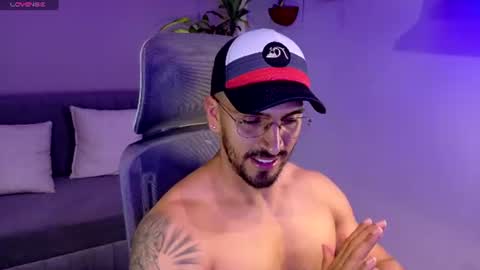 Snapshot of tony_muscle1 chatting on July 9, 7:07 pm tony muscle1 online show from July 9, 7:07 pm