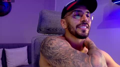 Snapshot of tony_muscle1 chatting on July 11, 8:11 pm tony muscle1 online show from July 11, 8:11 pm