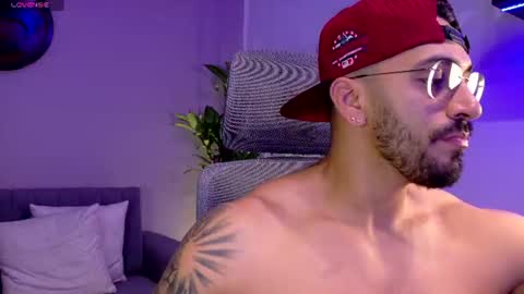 Snapshot of tony_muscle1 chatting on July 12, 1:24 pm tony muscle1 online show from July 12, 1:24 pm