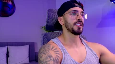 Snapshot of tony_muscle1 chatting on July 16, 5:30 pm tony muscle1 online show from July 16, 5:30 pm
