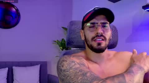 Snapshot of tony_muscle1 chatting on July 17, 6:57 pm tony muscle1 online show from July 17, 6:57 pm