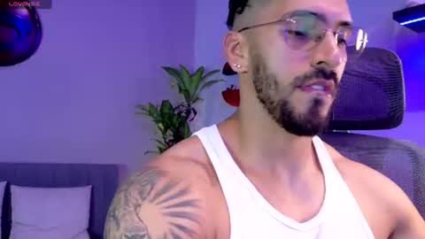 Snapshot of tony_muscle1 chatting on July 23, 7:12 pm tony muscle1 online show from July 23, 7:12 pm