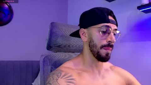 Snapshot of tony_muscle1 chatting on July 26, 12:12 pm tony muscle1 online show from July 26, 12:12 pm