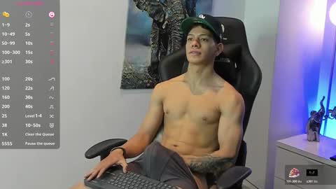 tony_petrov online show from December 19, 4:30 am