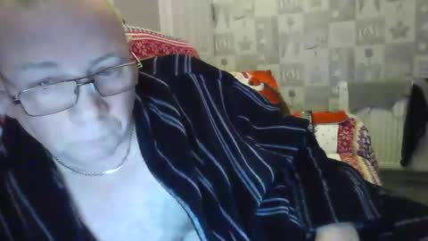 Snapshot of tonygibbson62 chatting on December 13, 12:31 am tonygibbson62 online show from December 13, 12:31 am