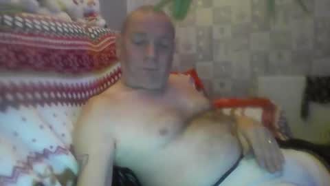 Snapshot of tonygibbson62 chatting on December 16, 12:15 am tonygibbson62 online show from December 16, 12:15 am