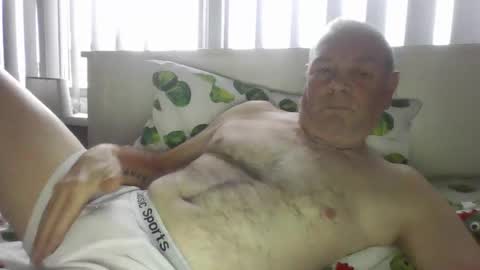 Snapshot of tonygibbson62 chatting on December 17, 9:04 am tonygibbson62 online show from December 17, 9:04 am