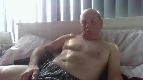 Snapshot of tonygibbson62 chatting on June 5, 9:15 am tonygibbson62 online show from June 5, 9:15 am