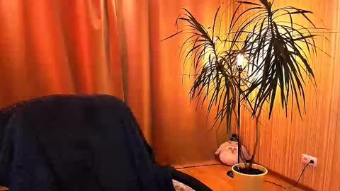 Snapshot of too_beautiful chatting on October 2, 3:19 pm Elizabeth online show from October 2, 3:19 pm