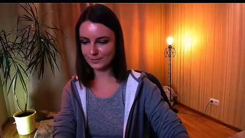 Snapshot of too_beautiful chatting on October 4, 3:32 pm Elizabeth online show from October 4, 3:32 pm