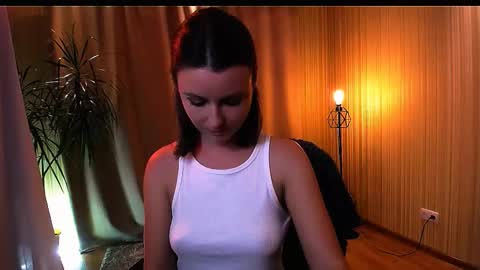 Snapshot of too_beautiful chatting on October 9, 4:27 pm Elizabeth online show from October 9, 4:27 pm