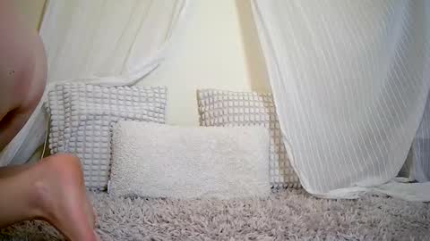 Isabel online show from February 5, 3:16 pm