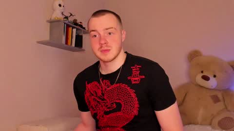 Snapshot of toohornyserj chatting on December 3, 8:50 pm toohornyserj online show from December 3, 8:50 pm