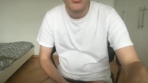 Snapshot of toohottobetrue21 chatting on October 25, 12:56 pm Max online show from October 25, 12:56 pm