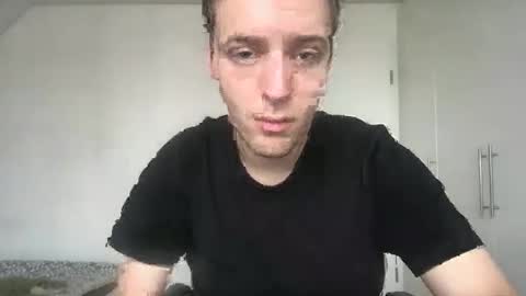 Snapshot of toohottobetrue21 chatting on October 31, 9:10 am Max online show from October 31, 9:10 am