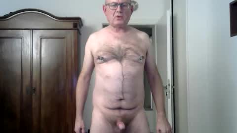 Snapshot of tooohard chatting on December 17, 7:37 pm Alex online show from December 17, 7:37 pm