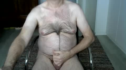 Snapshot of tooohard chatting on January 6, 9:41 am Alex online show from January 6, 9:41 am