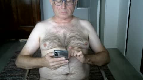 Snapshot of tooohard chatting on October 3, 9:12 pm Alex online show from October 3, 9:12 pm