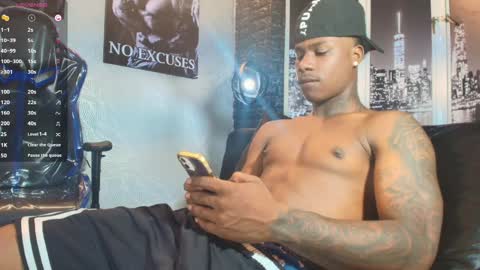 Snapshot of toower_ chatting on May 9, 4:17 am T O W E R online show from May 9, 4:17 am