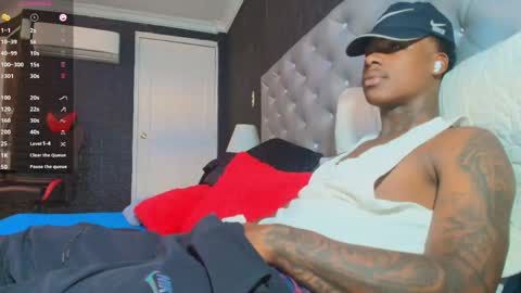 Snapshot of toower_ chatting on May 22, 3:57 am T O W E R online show from May 22, 3:57 am