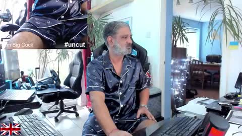 Snapshot of topalphaboss chatting on October 3, 1:30 pm topalphaboss online show from October 3, 1:30 pm