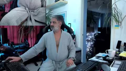 Snapshot of topalphaboss chatting on October 23, 7:40 am topalphaboss online show from October 23, 7:40 am