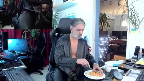 Snapshot of topalphaboss chatting on October 24, 10:28 pm topalphaboss online show from October 24, 10:28 pm