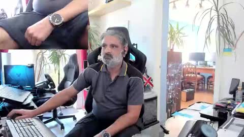 Snapshot of topalphaboss chatting on October 31, 2:18 pm topalphaboss online show from October 31, 2:18 pm