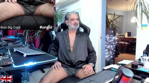 Snapshot of topalphaboss chatting on November 30, 3:10 am topalphaboss online show from November 30, 3:10 am