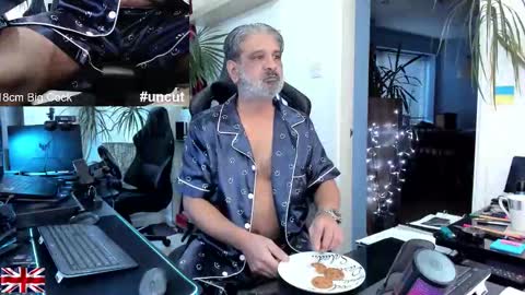 Snapshot of topalphaboss chatting on December 2, 7:57 am topalphaboss online show from December 2, 7:57 am