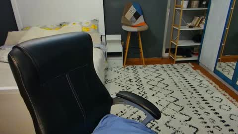 Snapshot of toplegs chatting on February 6, 10:02 pm Anda online show from February 6, 10:02 pm