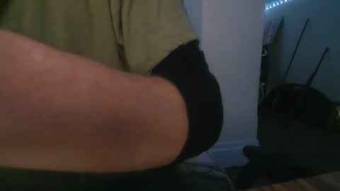 Snapshot of topplesstable18075 chatting on November 5, 3:28 am topplesstable18075 online show from November 5, 3:28 am