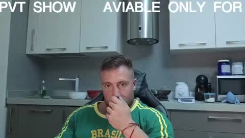 Snapshot of toro_arrapato chatting on June 22, 12:35 am toro_arrapato online show from June 22, 12:35 am