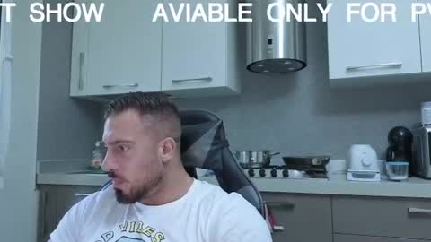 Snapshot of toro_arrapato chatting on July 8, 4:55 pm toro_arrapato online show from July 8, 4:55 pm